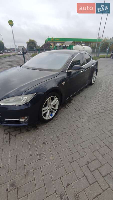 Tesla Model S 2013