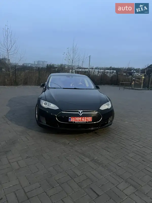 Tesla Model S 2015