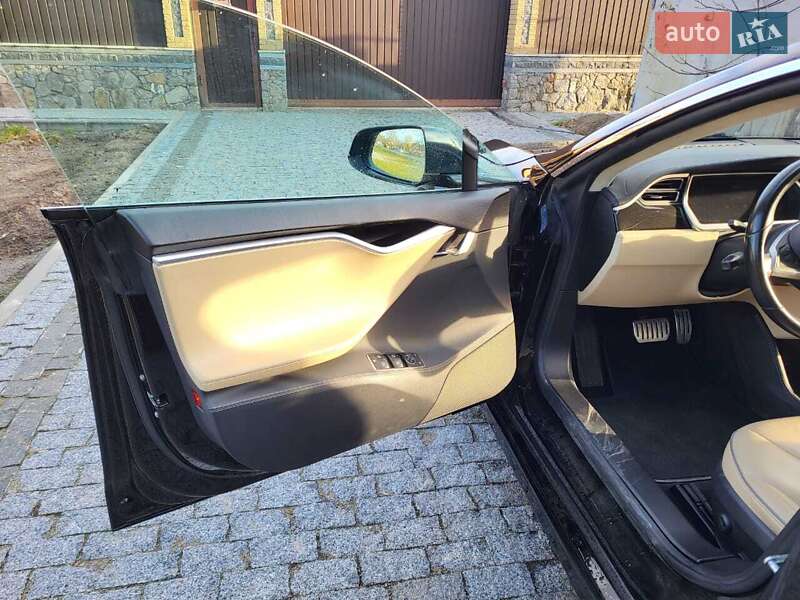 Лифтбек Tesla Model S 2013 в Виннице