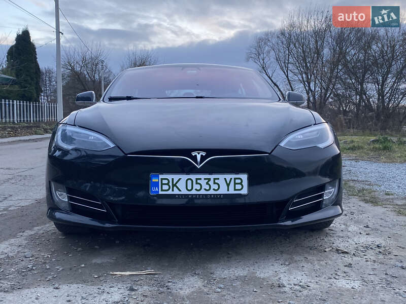 Tesla Model S 2018