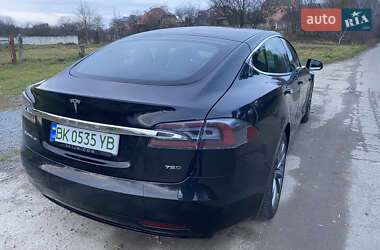 Лифтбек Tesla Model S 2018 в Ровно