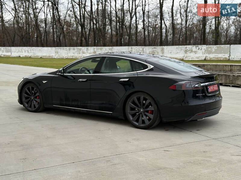 Лифтбек Tesla Model S 2015 в Луцке