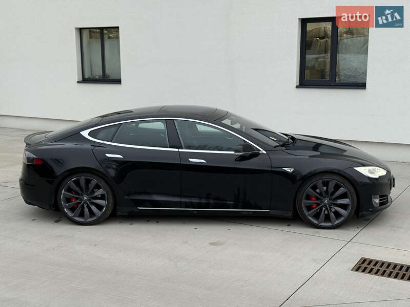 Лифтбек Tesla Model S 2015 в Луцке