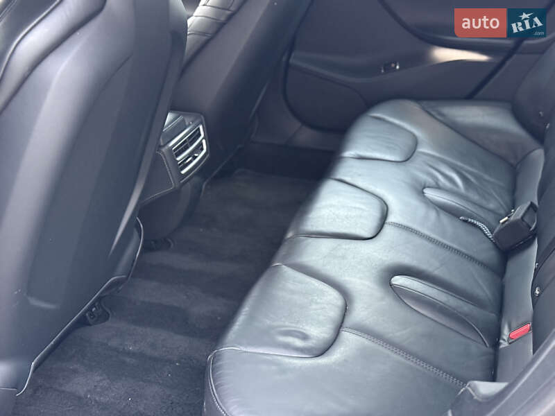 Лифтбек Tesla Model S 2015 в Луцке