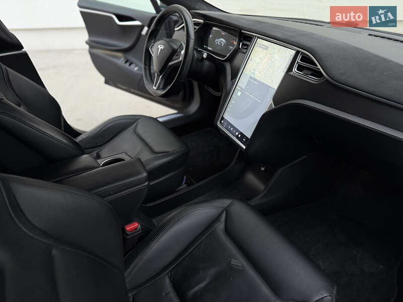 Лифтбек Tesla Model S 2015 в Луцке
