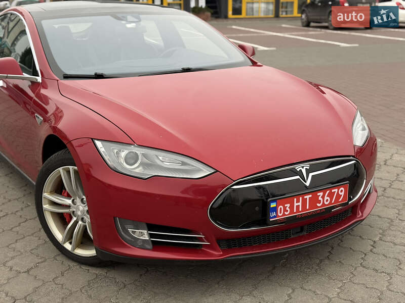 Лифтбек Tesla Model S 2015 в Луцке