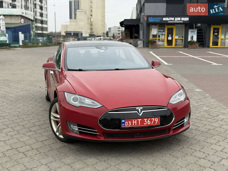Лифтбек Tesla Model S 2015 в Луцке