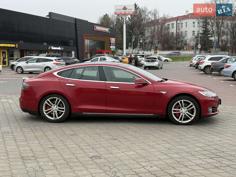 Лифтбек Tesla Model S 2015 в Луцке