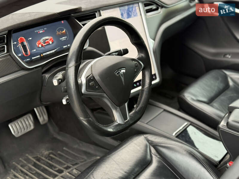 Лифтбек Tesla Model S 2015 в Луцке