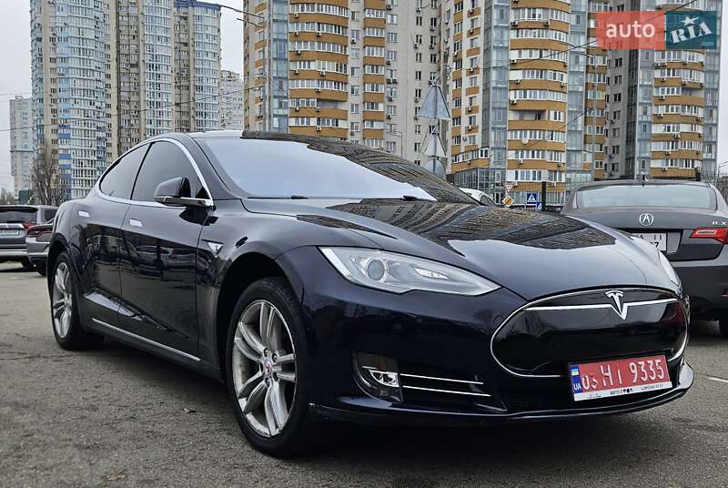 Лифтбек Tesla Model S 2015 в Киеве фото 4 Лифтбек Tesla Model S 2015 в Киеве