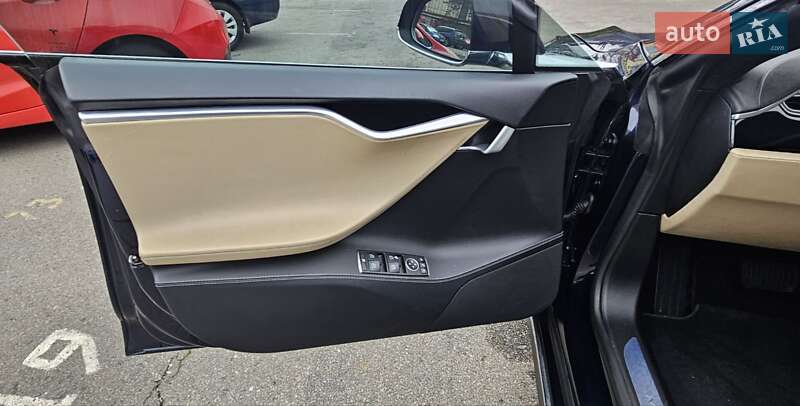 Лифтбек Tesla Model S 2015 в Киеве фото 12 Лифтбек Tesla Model S 2015 в Киеве
