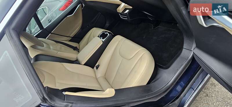 Лифтбек Tesla Model S 2015 в Киеве фото 19 Лифтбек Tesla Model S 2015 в Киеве