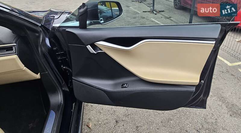 Лифтбек Tesla Model S 2015 в Киеве фото 22 Лифтбек Tesla Model S 2015 в Киеве