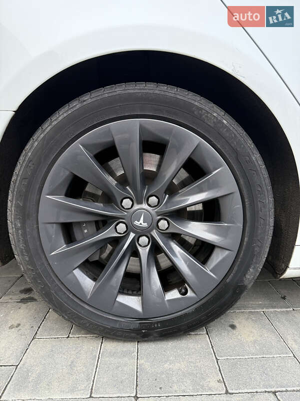 Лифтбек Tesla Model S 2018 в Луцке фото 21 Лифтбек Tesla Model S 2018 в Луцке