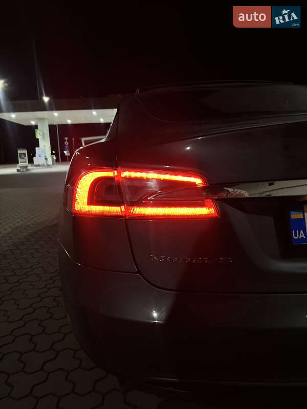 Ліфтбек Tesla Model S 2014 в Києві