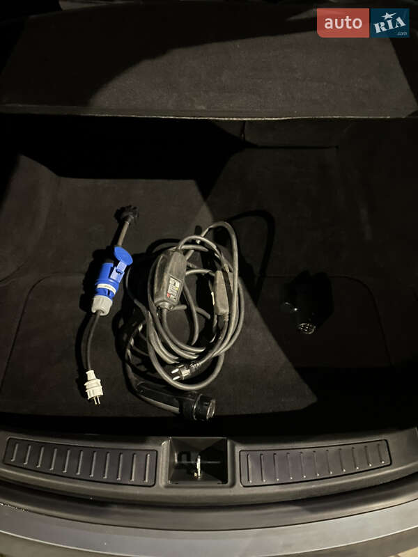 Ліфтбек Tesla Model S 2014 в Києві