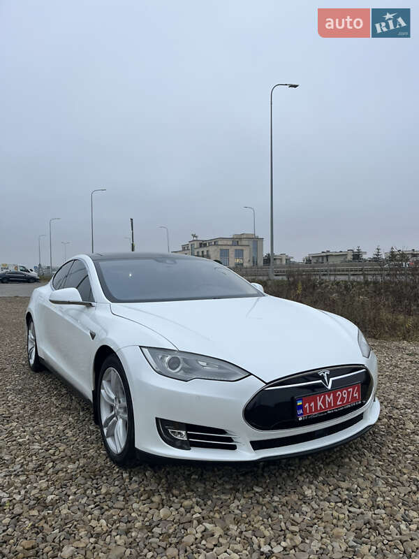 Tesla Model S 2014