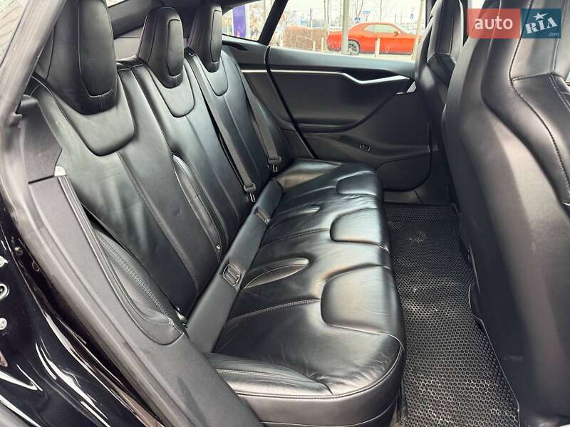 Лифтбек Tesla Model S 2016 в Киеве фото 10 Лифтбек Tesla Model S 2016 в Киеве