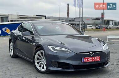 Ліфтбек Tesla Model S 2017 в Львові