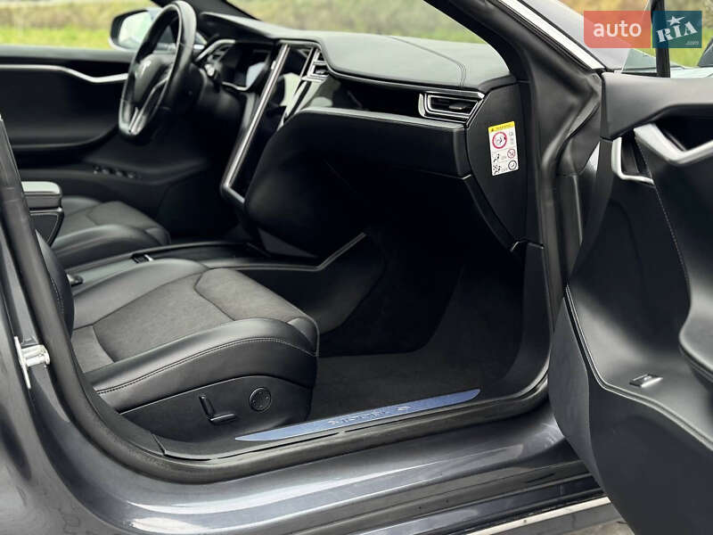 Лифтбек Tesla Model S 2017 в Львове фото 17 Лифтбек Tesla Model S 2017 в Львове