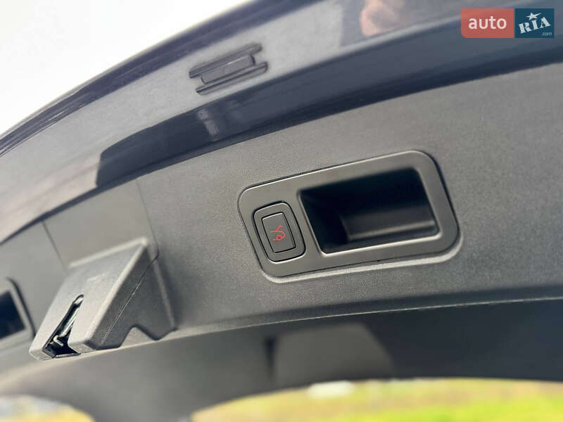 Лифтбек Tesla Model S 2017 в Львове фото 36 Лифтбек Tesla Model S 2017 в Львове