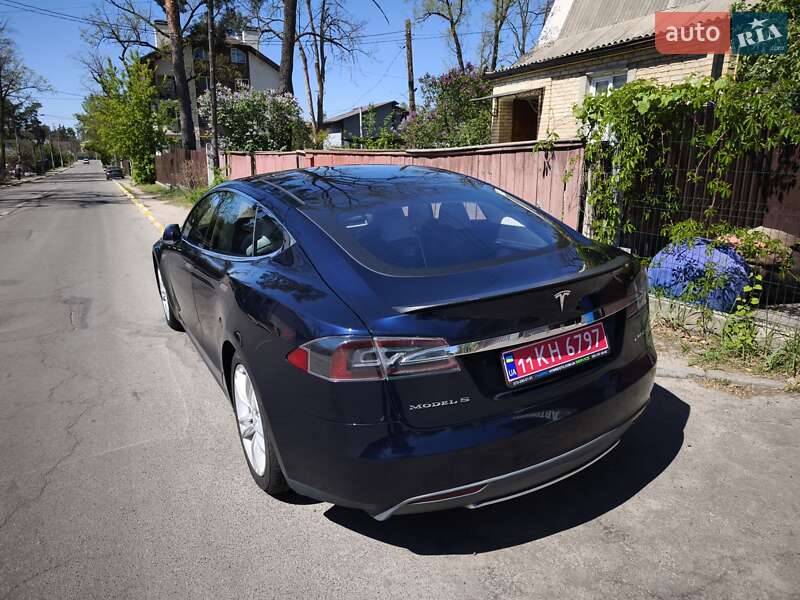 Лифтбек Tesla Model S 2014 в Ирпене
