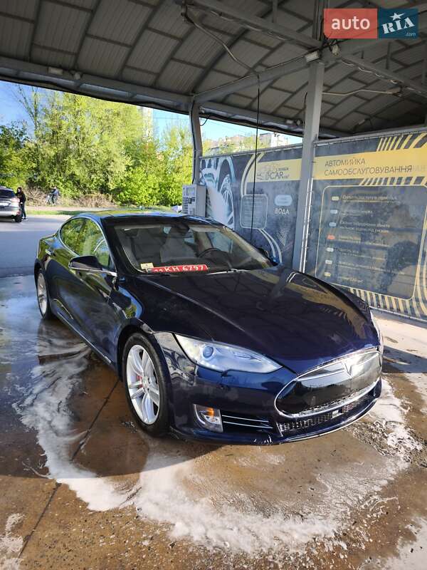 Лифтбек Tesla Model S 2014 в Ирпене