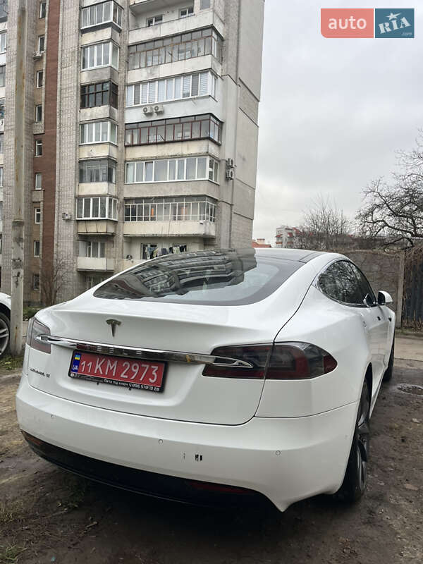 Лифтбек Tesla Model S 2016 в Львове