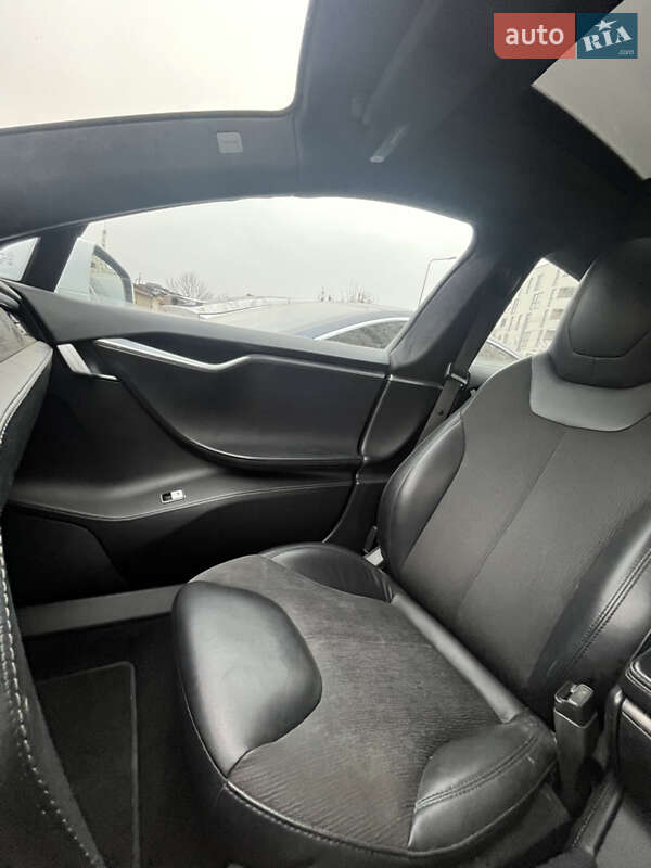 Лифтбек Tesla Model S 2016 в Львове