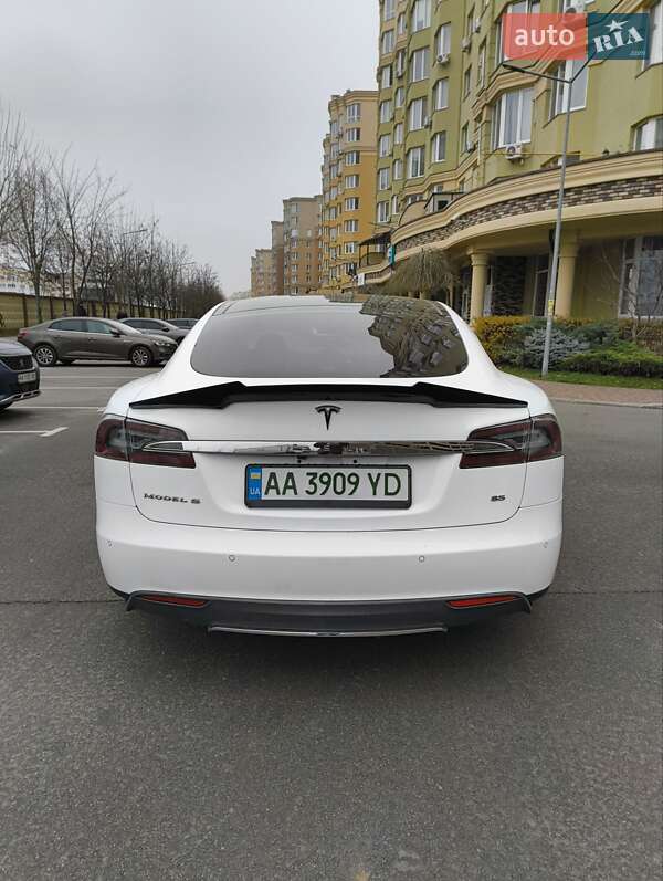 Лифтбек Tesla Model S 2014 в Киеве