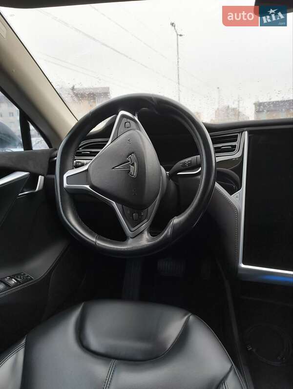 Лифтбек Tesla Model S 2014 в Киеве