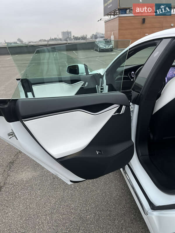 Лифтбек Tesla Model S 2019 в Киеве фото 17 Лифтбек Tesla Model S 2019 в Киеве