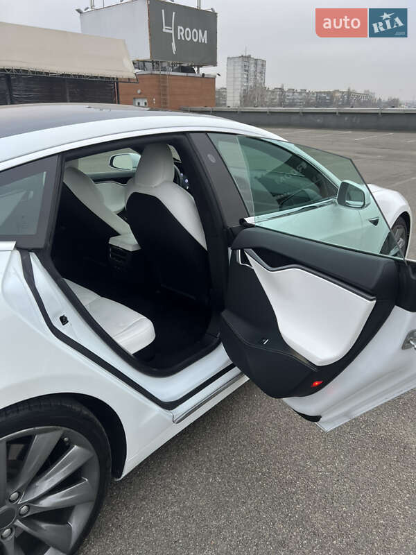 Лифтбек Tesla Model S 2019 в Киеве фото 22 Лифтбек Tesla Model S 2019 в Киеве