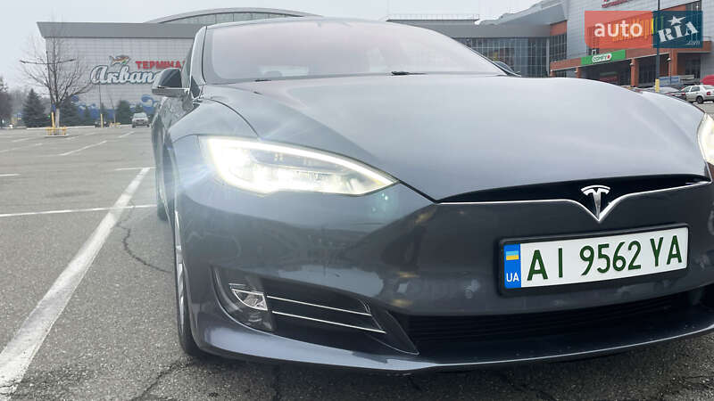 Лифтбек Tesla Model S 2018 в Киеве фото 12 Лифтбек Tesla Model S 2018 в Киеве