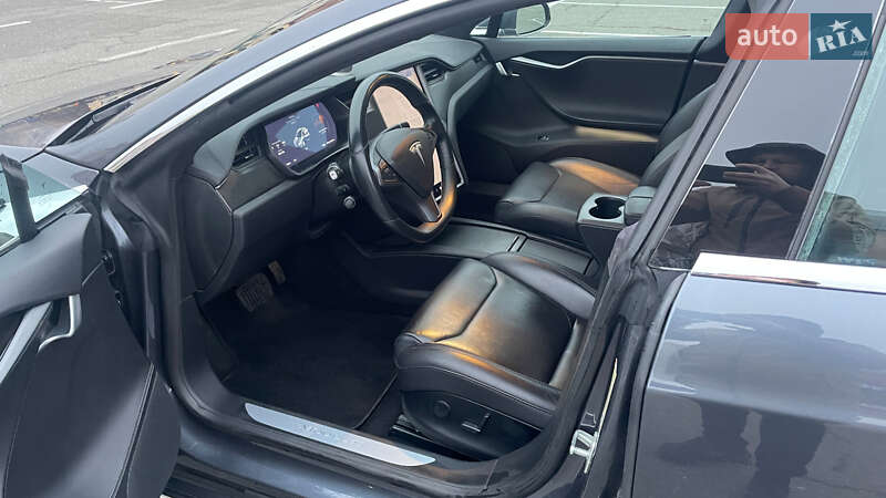 Лифтбек Tesla Model S 2018 в Киеве фото 26 Лифтбек Tesla Model S 2018 в Киеве