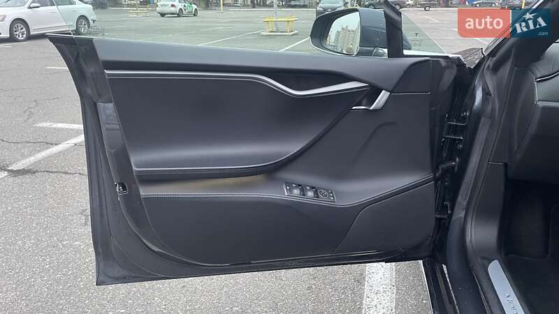 Лифтбек Tesla Model S 2018 в Киеве фото 30 Лифтбек Tesla Model S 2018 в Киеве