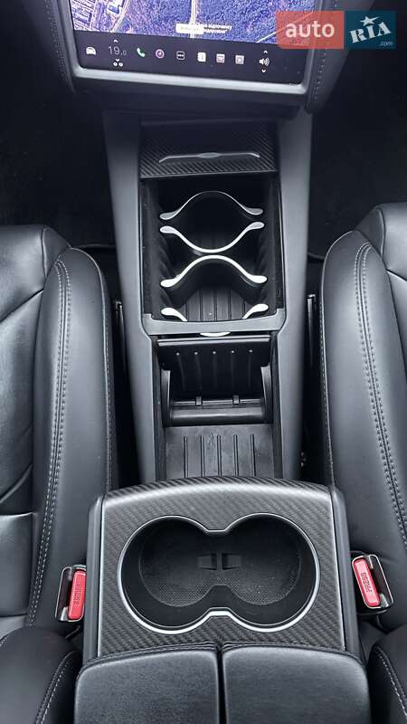 Лифтбек Tesla Model S 2018 в Киеве фото 44 Лифтбек Tesla Model S 2018 в Киеве