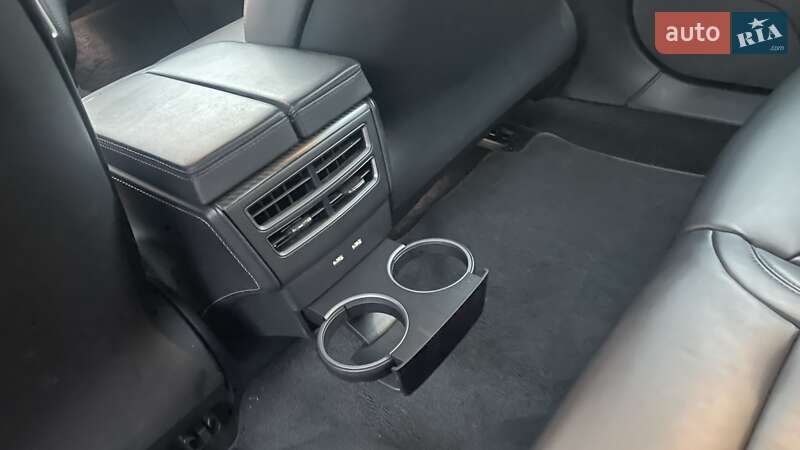 Лифтбек Tesla Model S 2018 в Киеве фото 45 Лифтбек Tesla Model S 2018 в Киеве