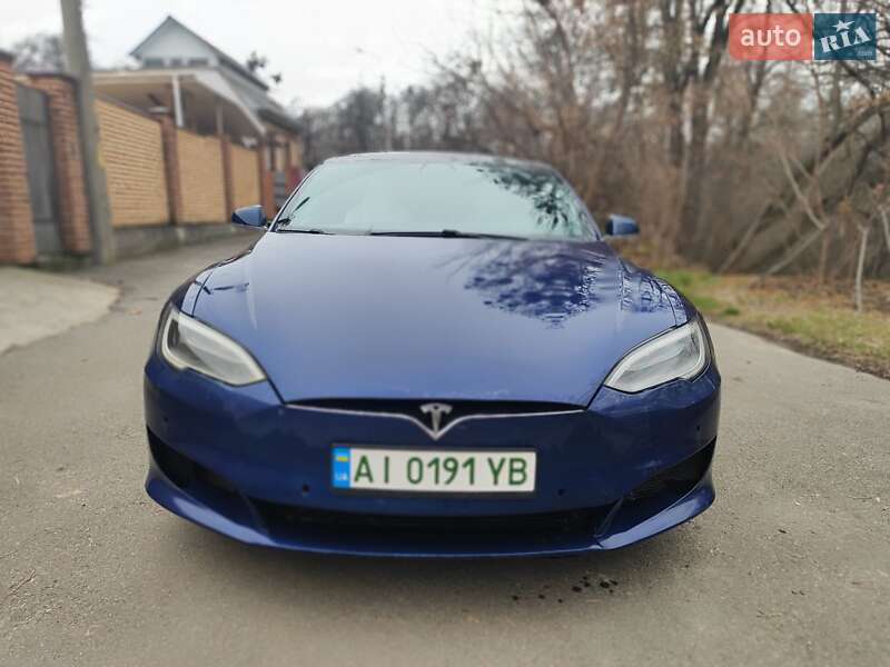 Лифтбек Tesla Model S 2017 в Киеве фото 16 Лифтбек Tesla Model S 2017 в Киеве