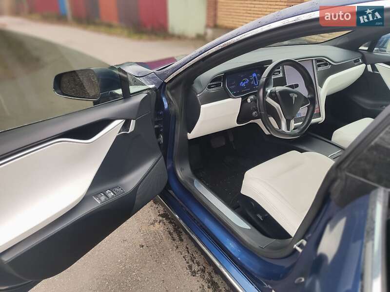 Лифтбек Tesla Model S 2017 в Киеве фото 9 Лифтбек Tesla Model S 2017 в Киеве