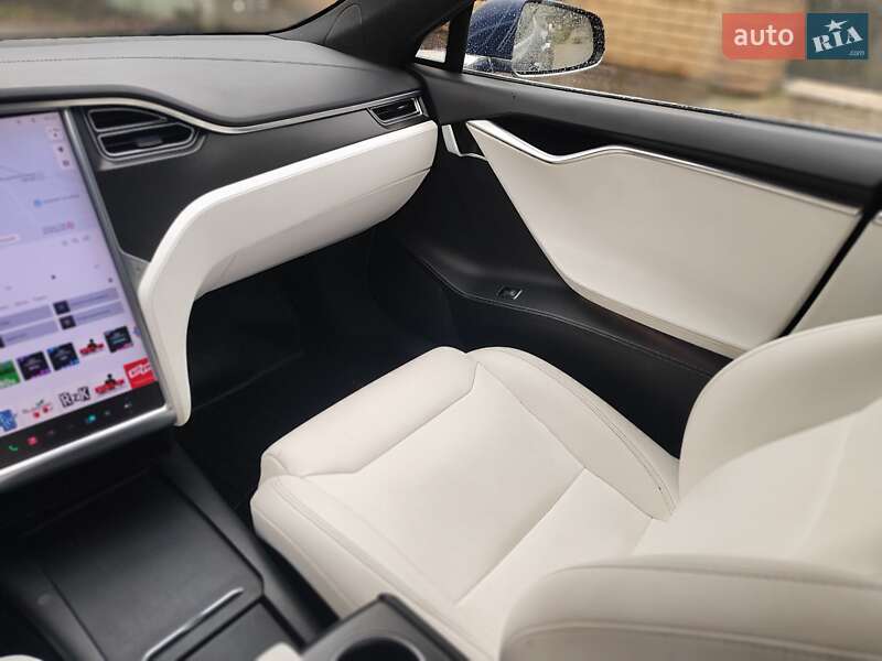 Лифтбек Tesla Model S 2017 в Киеве фото 11 Лифтбек Tesla Model S 2017 в Киеве