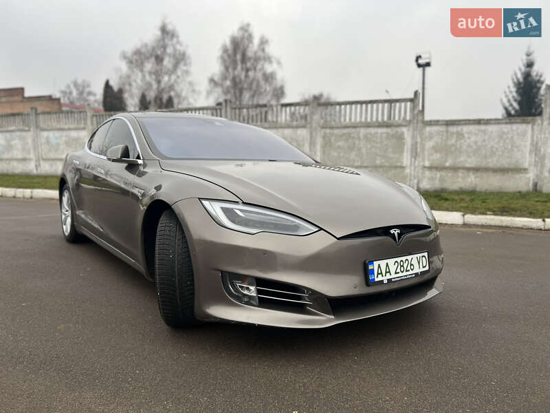 Лифтбек Tesla Model S 2015 в Прилуках