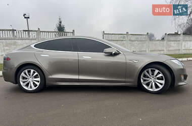 Лифтбек Tesla Model S 2015 в Прилуках