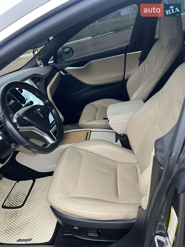 Лифтбек Tesla Model S 2015 в Прилуках