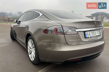 Лифтбек Tesla Model S 2015 в Прилуках