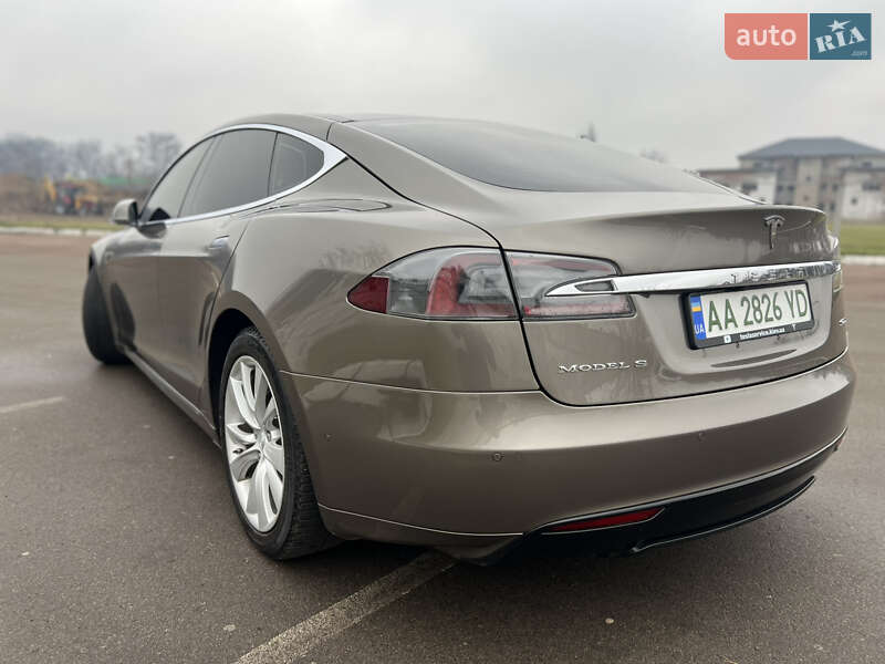 Лифтбек Tesla Model S 2015 в Прилуках