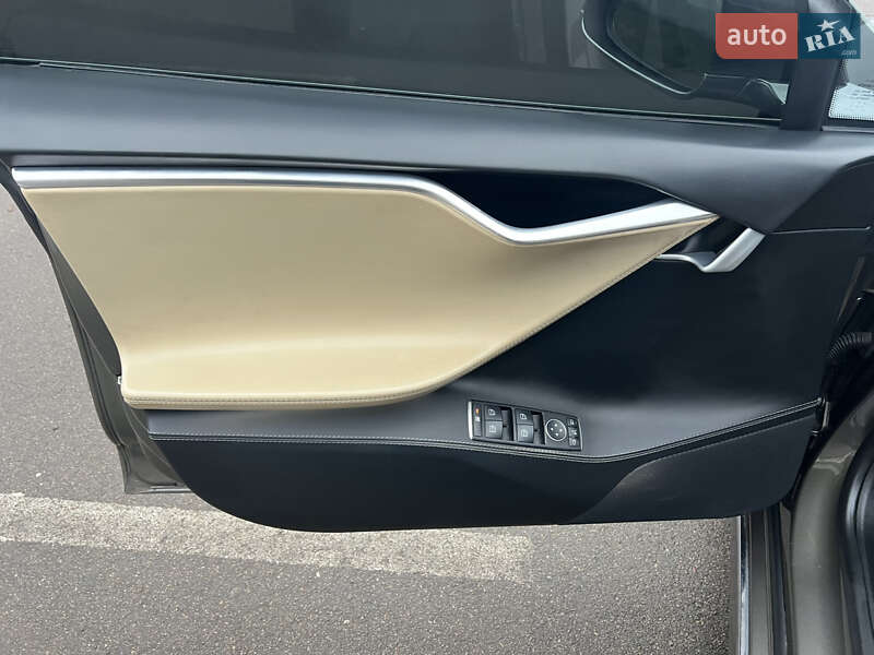 Лифтбек Tesla Model S 2015 в Прилуках