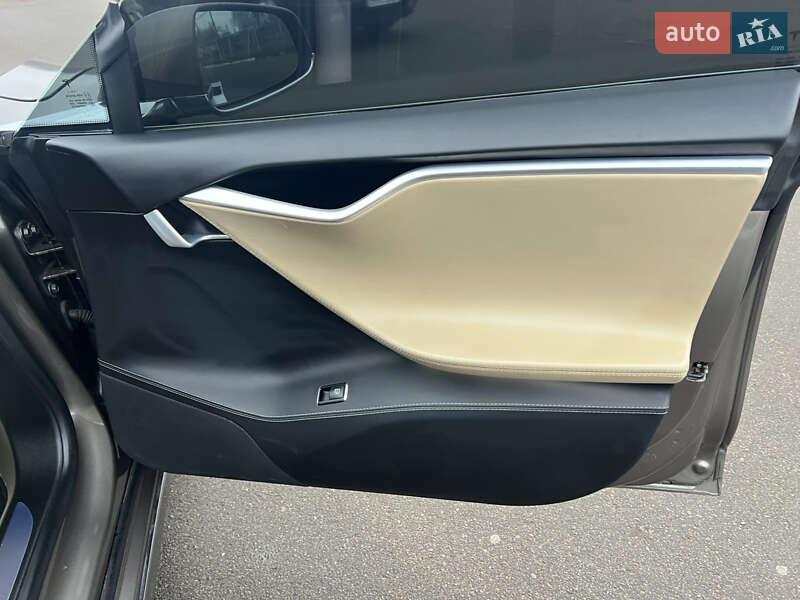 Лифтбек Tesla Model S 2015 в Прилуках фото 17 Лифтбек Tesla Model S 2015 в Прилуках