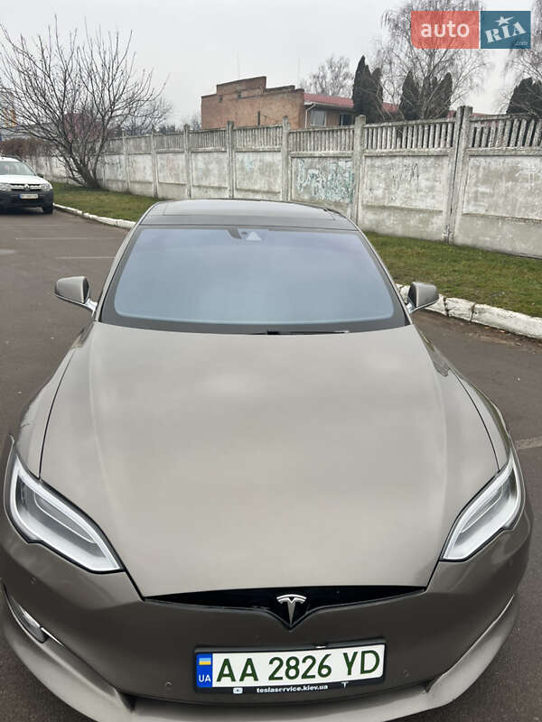 Лифтбек Tesla Model S 2015 в Прилуках