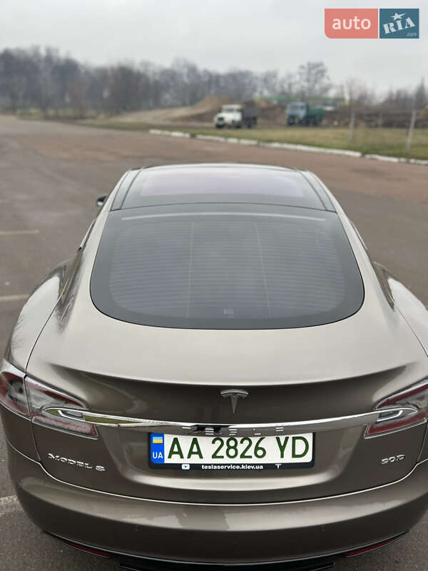 Лифтбек Tesla Model S 2015 в Прилуках